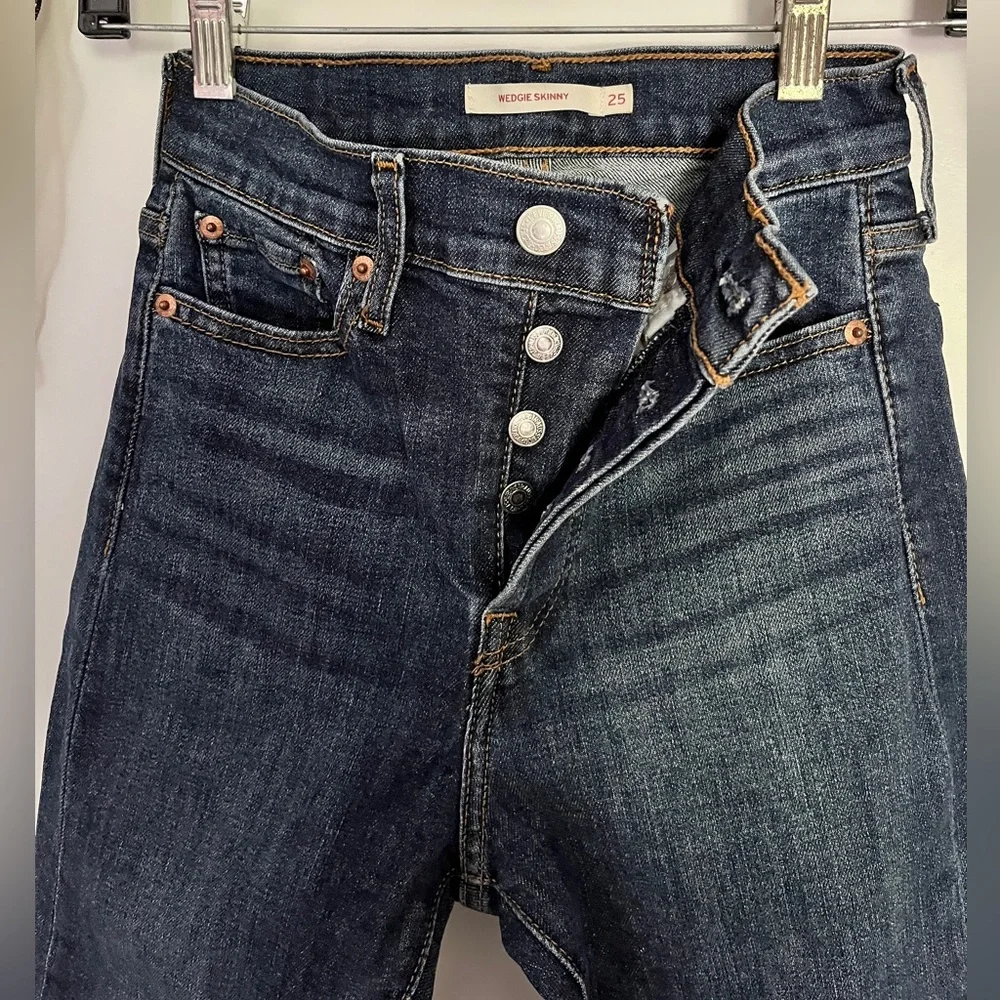 🤩👖 Levi’s Wedgie Skinny 25 women’s dark wash jeans worn once 👖🤩 denim - Picture 3 of 10